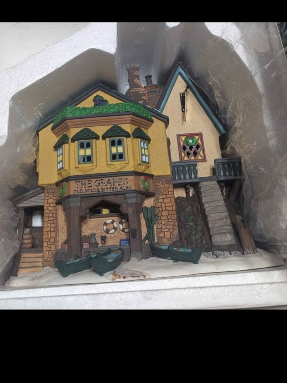 Department 56 - Dickens' Village Series - The Grapes Inn